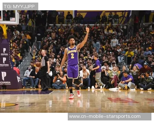 莱夫利称赞浓眉表现超凡能在场上无所不能防守任何对手