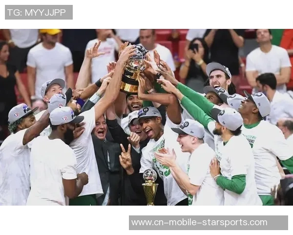 凯尔特人全队齐心协力10人出战9人得分7人上双展现强大团队实力